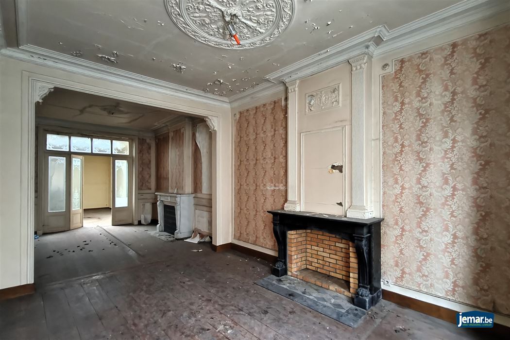 Ruime stadshoeve (431m²) pal in het centrum van Borgloon