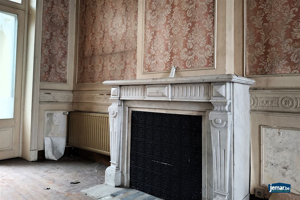 Ruime stadshoeve (431m²) pal in het centrum van Borgloon