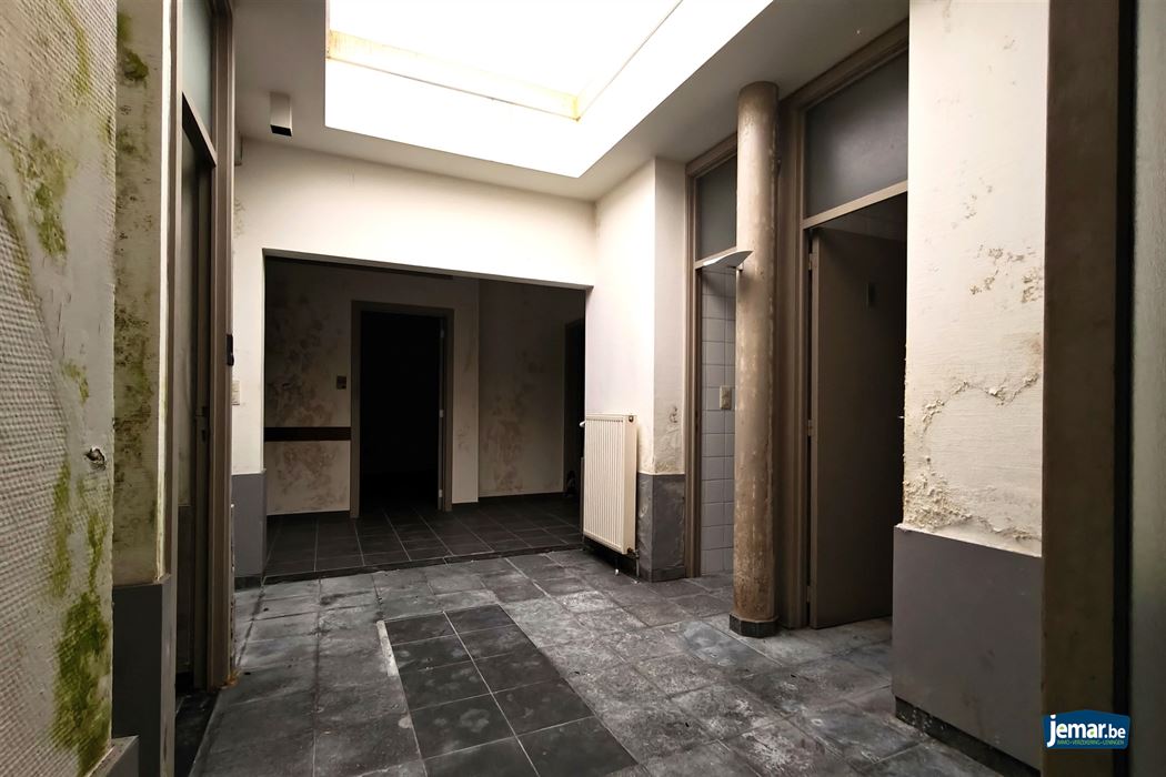 Te renoveren kantoorgebouw (311m²) in het historisch centrum van Borgloon
