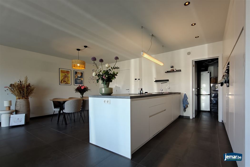 Modern appartement met 2 slpk. en 2 autostaanplaatsen te Beverst