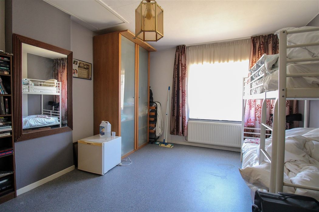 Uniek pand bestaande uit hoofdwoning en volwaardige bijbouw (momenteel verhuurd) gelegen langs de Joseph Smeetslaan in Maasmechelen!