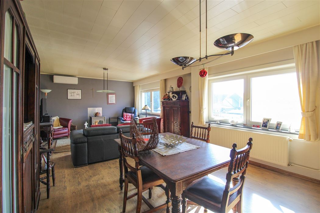 Uniek pand bestaande uit hoofdwoning en volwaardige bijbouw (momenteel verhuurd) gelegen langs de Joseph Smeetslaan in Maasmechelen!