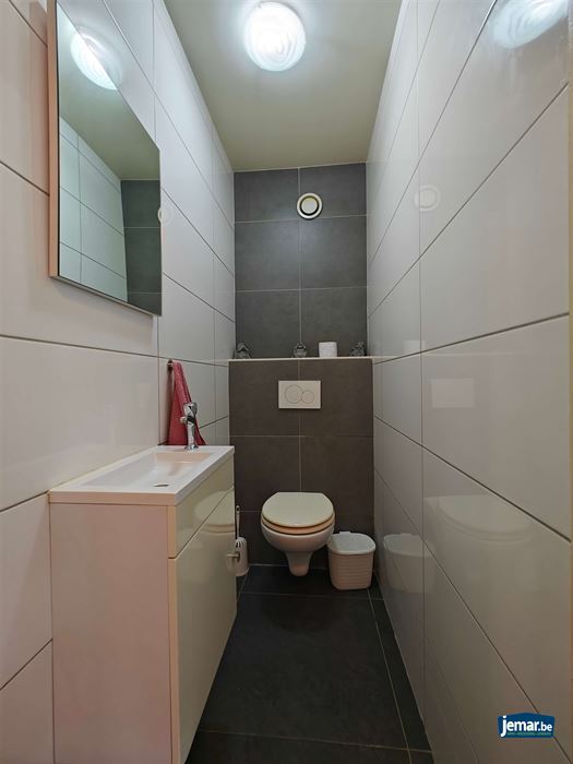 Appartement met 2 slaapkamers en terras  op de 2de verdieping