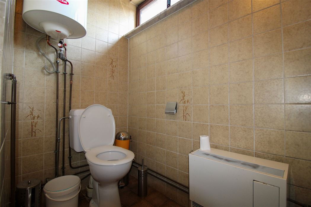 Uniek pand bestaande uit hoofdwoning en volwaardige bijbouw (momenteel verhuurd) gelegen langs de Joseph Smeetslaan in Maasmechelen!