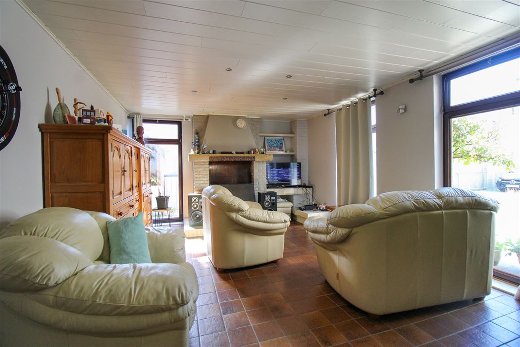 Uniek pand bestaande uit hoofdwoning en volwaardige bijbouw (momenteel verhuurd) gelegen langs de Joseph Smeetslaan in Maasmechelen!