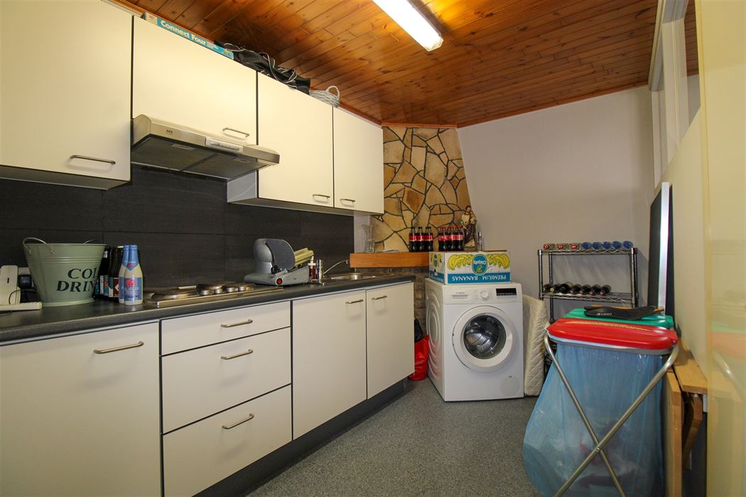 Uniek pand bestaande uit hoofdwoning en volwaardige bijbouw (momenteel verhuurd) gelegen langs de Joseph Smeetslaan in Maasmechelen!