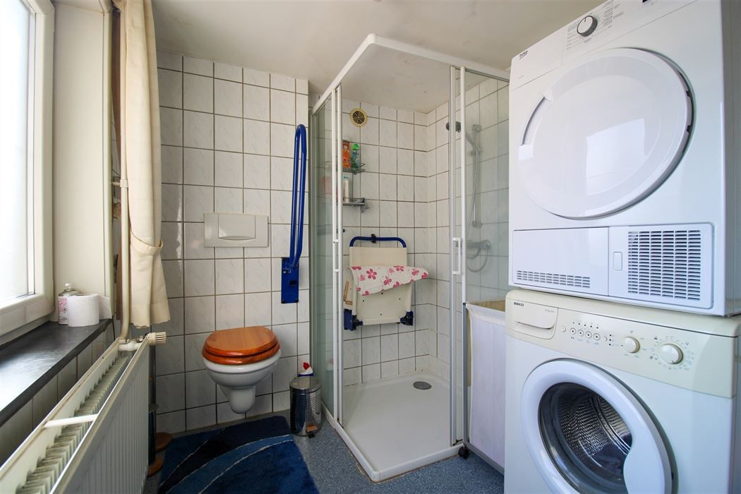 Uniek pand bestaande uit hoofdwoning en volwaardige bijbouw (momenteel verhuurd) gelegen langs de Joseph Smeetslaan in Maasmechelen!