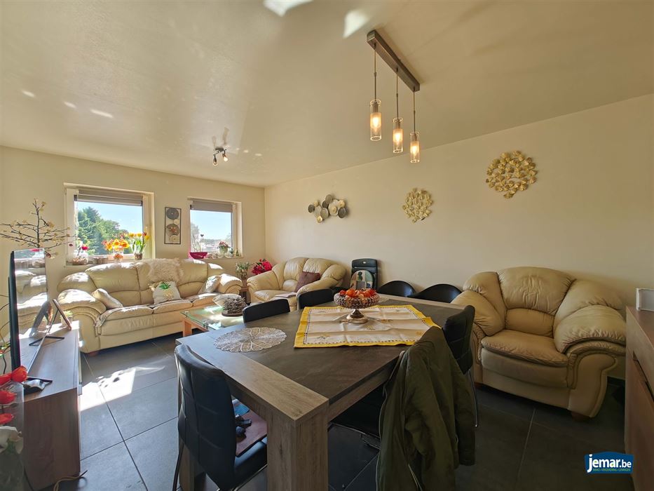 Appartement met 2 slaapkamers en terras  op de 2de verdieping