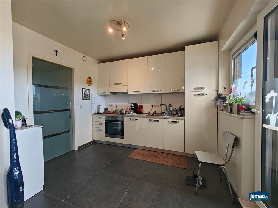 Appartement met 2 slaapkamers en terras  op de 2de verdieping