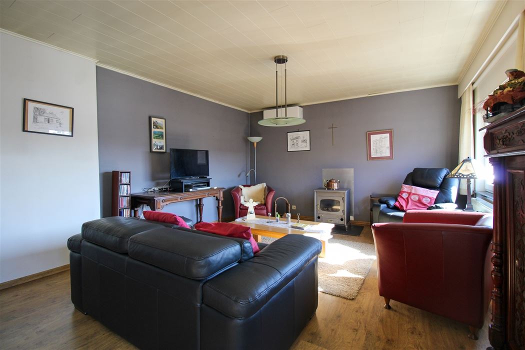 Uniek pand bestaande uit hoofdwoning en volwaardige bijbouw (momenteel verhuurd) gelegen langs de Joseph Smeetslaan in Maasmechelen!