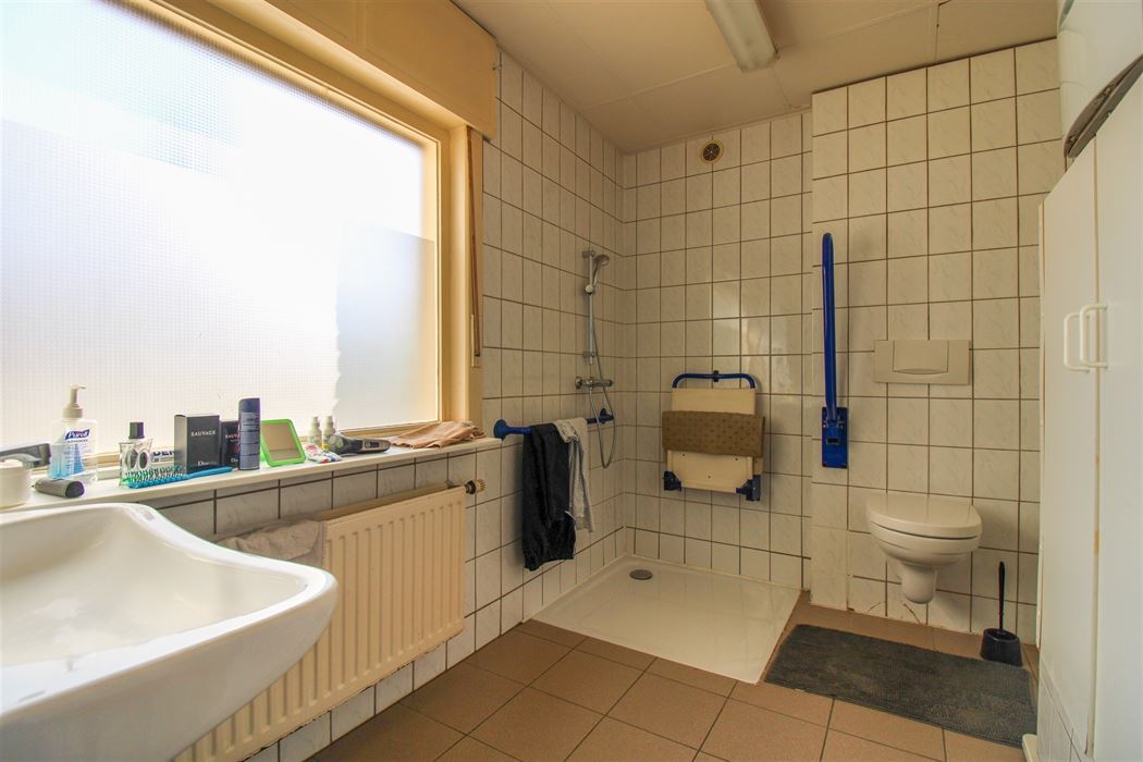 Uniek pand bestaande uit hoofdwoning en volwaardige bijbouw (momenteel verhuurd) gelegen langs de Joseph Smeetslaan in Maasmechelen!