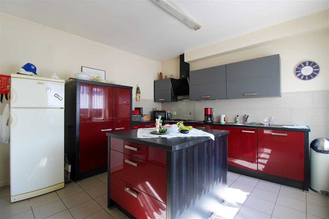 Uniek pand bestaande uit hoofdwoning en volwaardige bijbouw (momenteel verhuurd) gelegen langs de Joseph Smeetslaan in Maasmechelen!