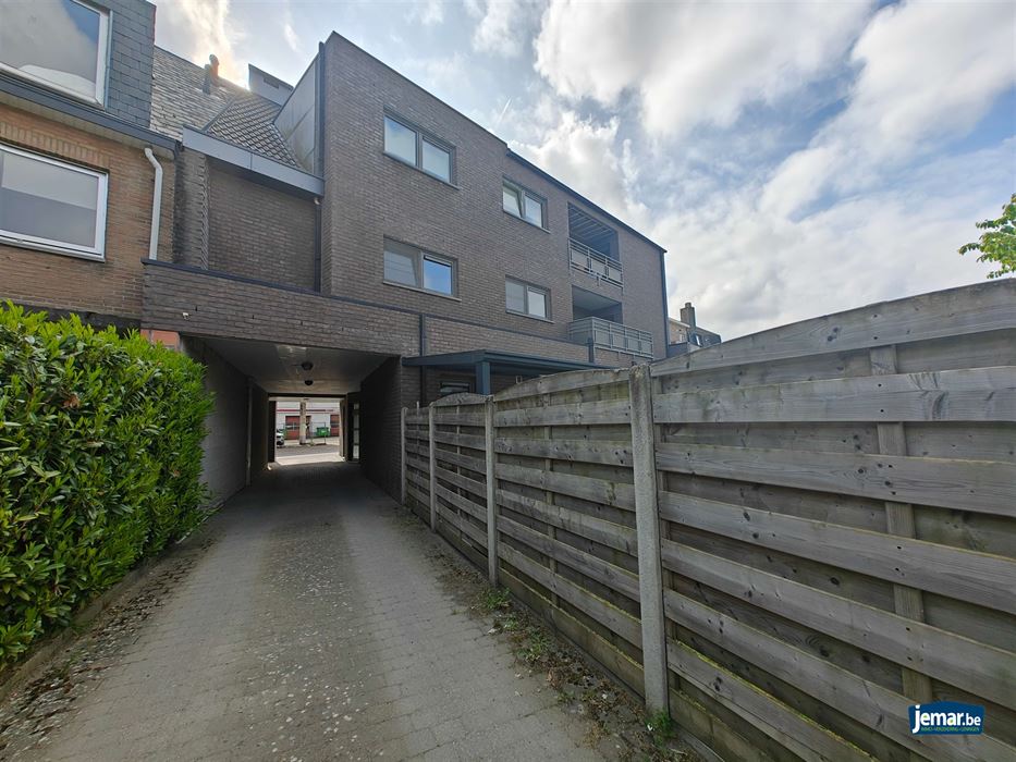 Appartement met 2 slaapkamers en terras  op de 2de verdieping
