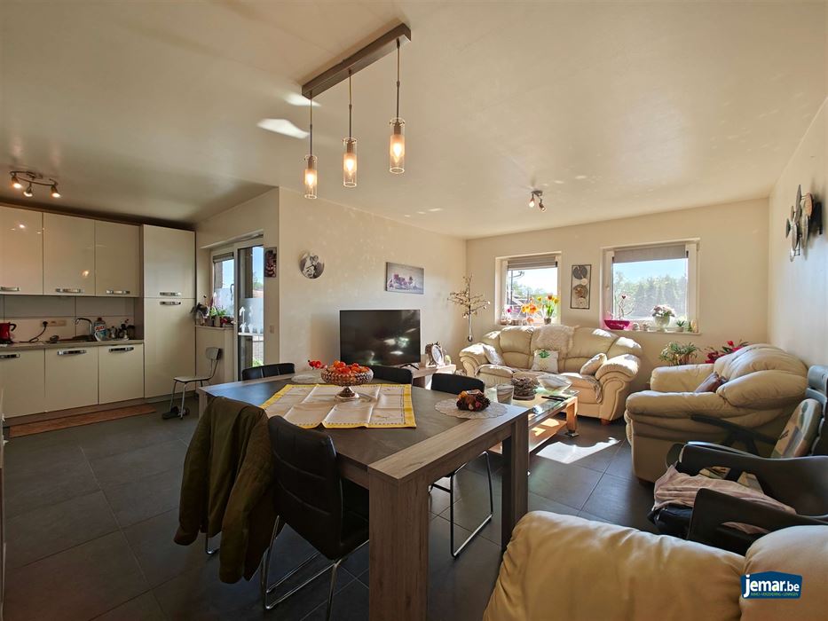 Appartement met 2 slaapkamers en terras  op de 2de verdieping