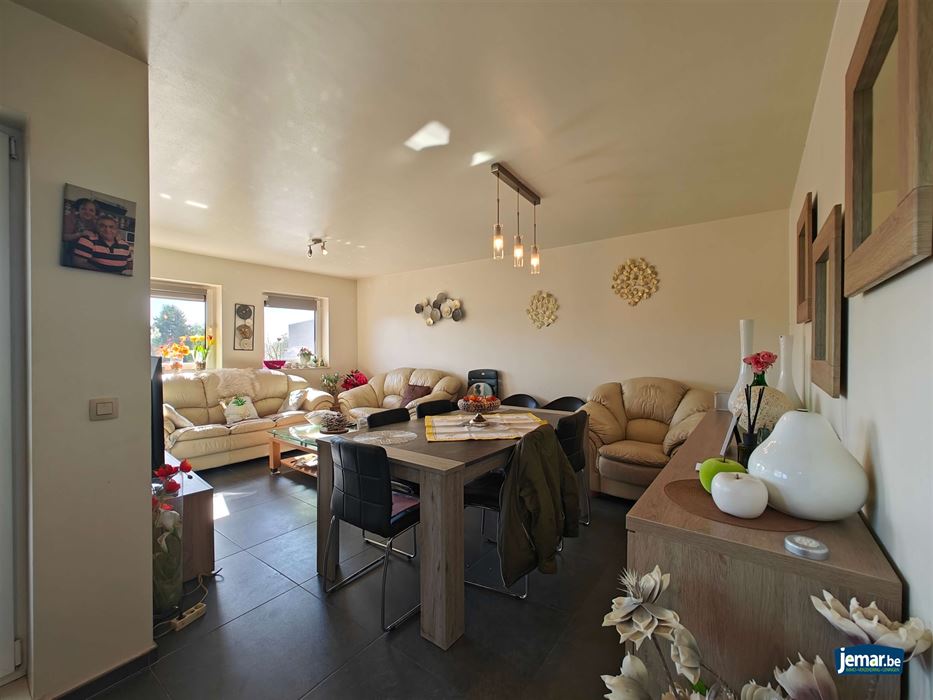 Appartement met 2 slaapkamers en terras  op de 2de verdieping