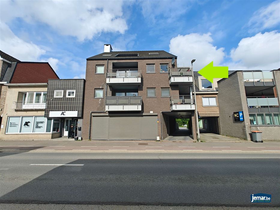 Appartement met 2 slaapkamers en terras  op de 2de verdieping