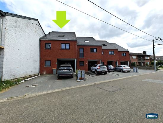 Woning met 5 slaapkamers, 2 badkamers en een grote garage