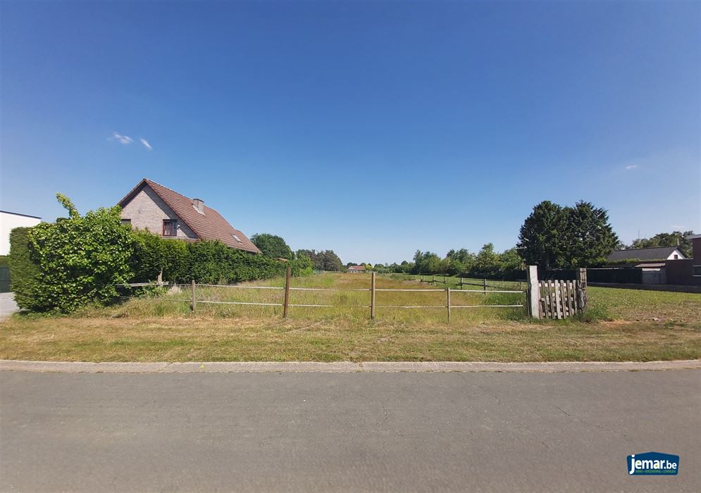 Perceel grond van 15a65ca voor open bebouwing in het rustige Opgrimbie!