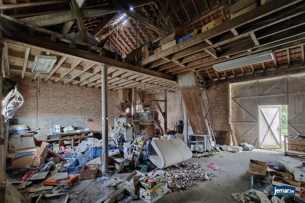 Handelspand met woonst op zeer gunstige locatie te Diepenbeek