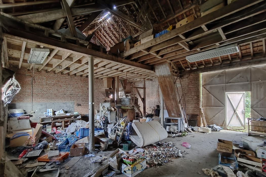 Handelspand met woonst op zeer gunstige locatie te Diepenbeek