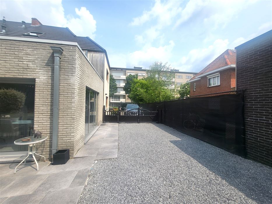 Instapklare halfopen bebouwing op wandelafstand van het centrum