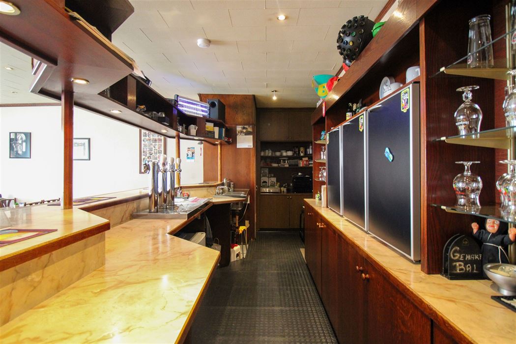 Handelspand met woonst te koop gelegen op toplocatie in Maasmechelen!
