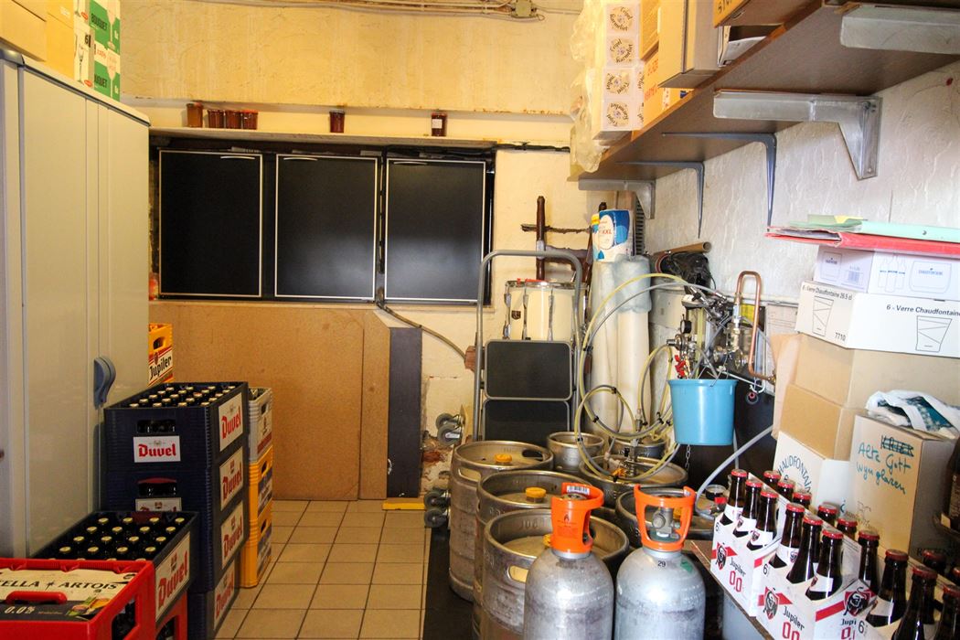 Handelspand met woonst te koop gelegen op toplocatie in Maasmechelen!
