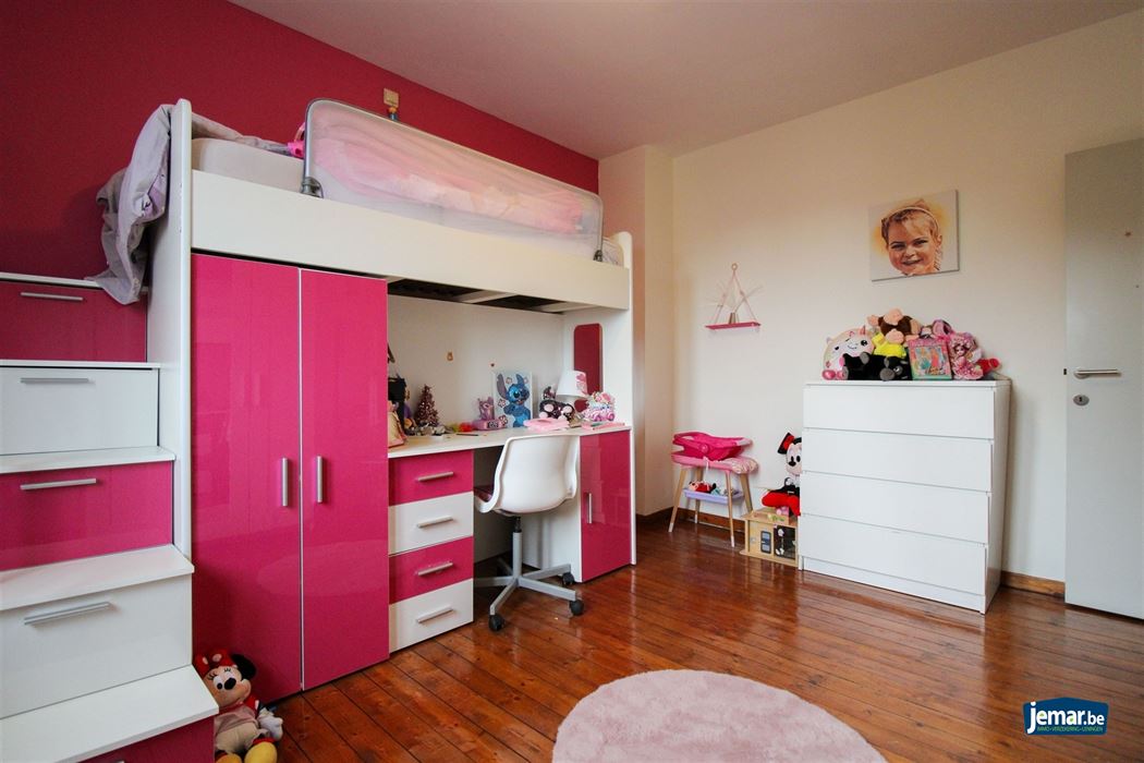 Instapklare en energiezuinige gezinswoning met 5 slaapkamers, zwembad en topligging in Rekem – comfort en ruimte verzekerd!