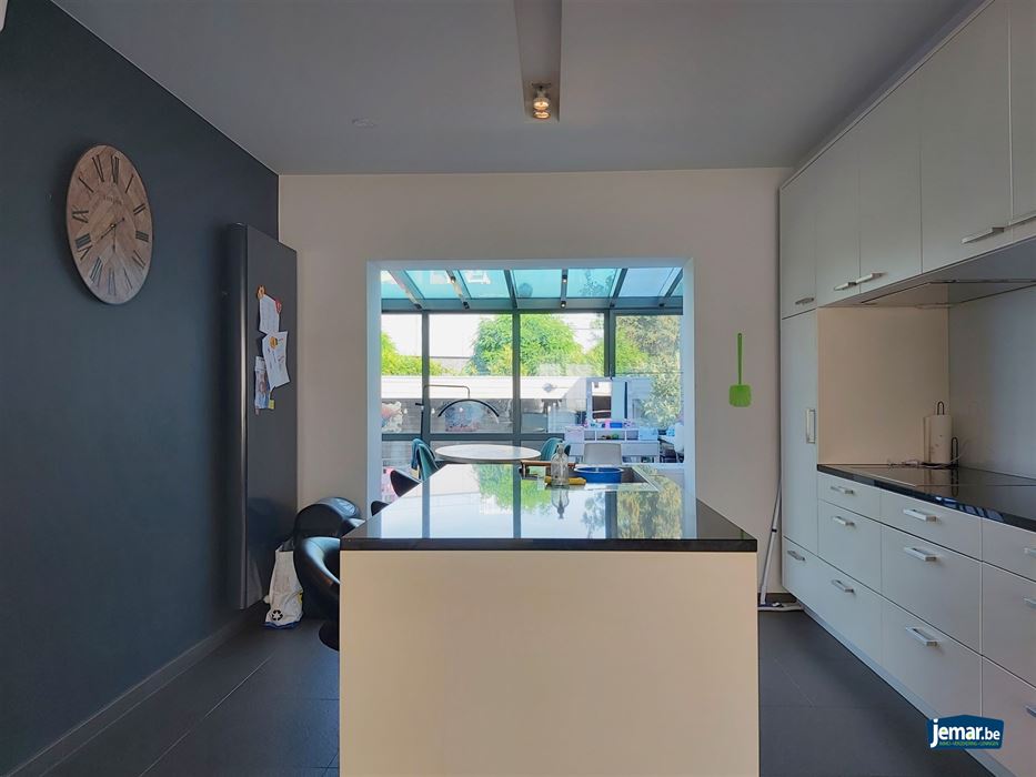 Instapklare en energiezuinige gezinswoning met 5 slaapkamers, zwembad en topligging in Rekem – comfort en ruimte verzekerd!