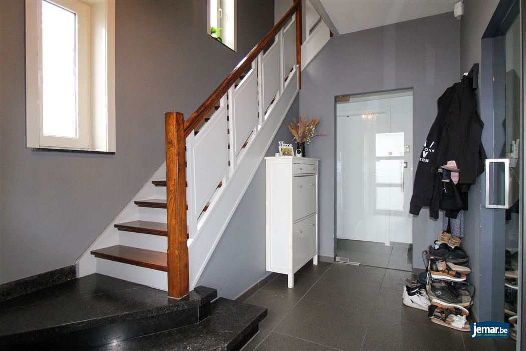 Instapklare en energiezuinige gezinswoning met 5 slaapkamers, zwembad en topligging in Rekem – comfort en ruimte verzekerd!
