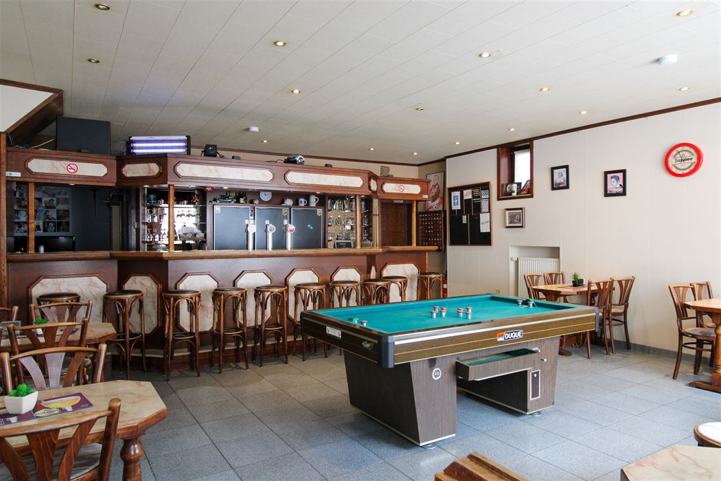 Handelspand met woonst te koop gelegen op toplocatie in Maasmechelen!