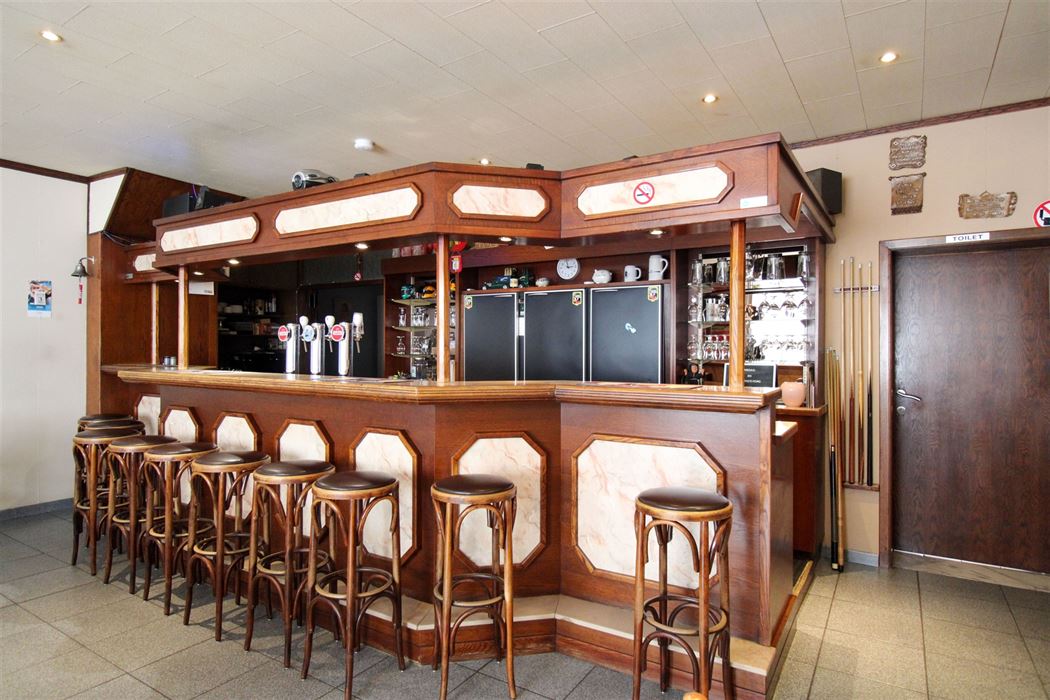 Handelspand met woonst te koop gelegen op toplocatie in Maasmechelen!