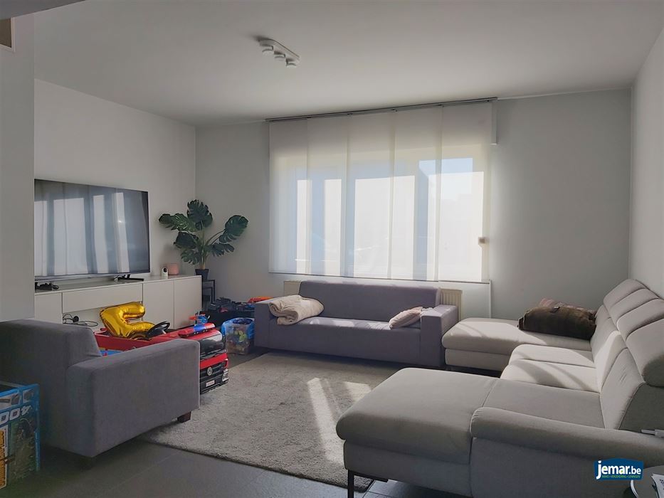 Instapklare en energiezuinige gezinswoning met 5 slaapkamers, zwembad en topligging in Rekem – comfort en ruimte verzekerd!