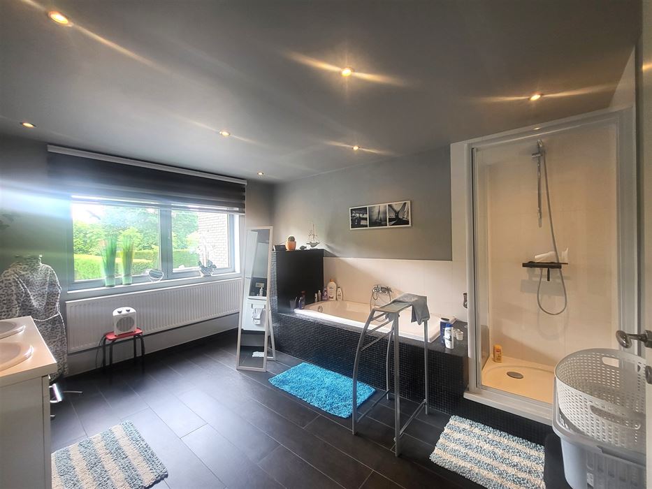 Instapklare halfopen bebouwing op wandelafstand van het centrum