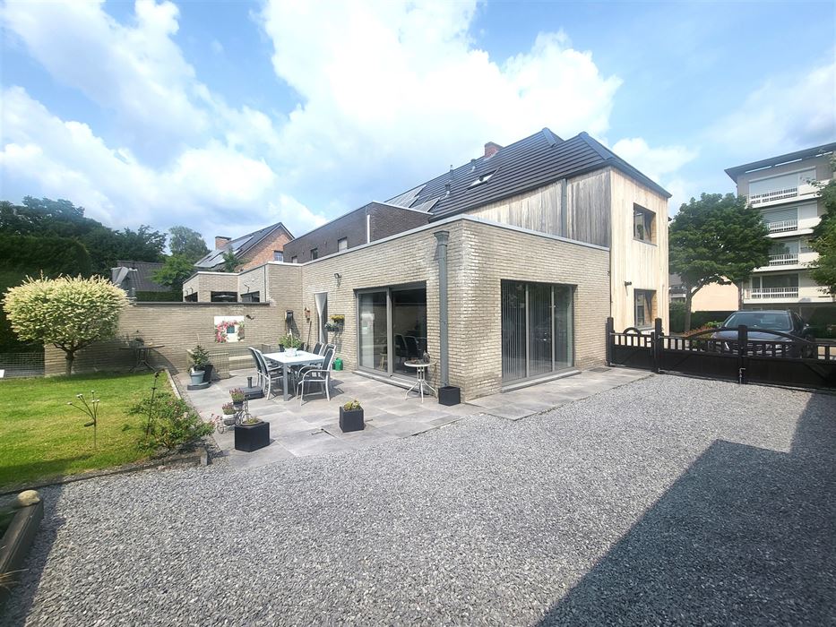 Instapklare halfopen bebouwing op wandelafstand van het centrum