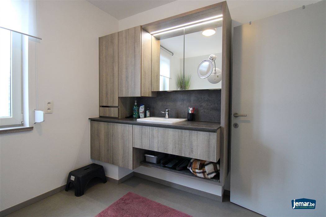 Instapklare en energiezuinige gezinswoning met 5 slaapkamers, zwembad en topligging in Rekem – comfort en ruimte verzekerd!