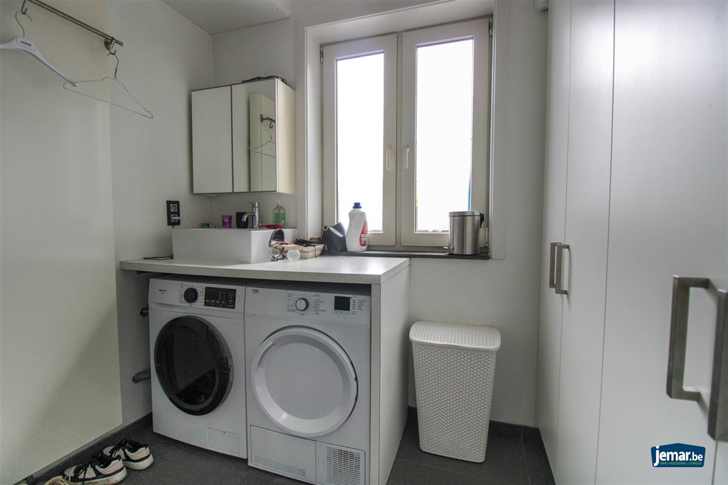 Instapklare en energiezuinige gezinswoning met 5 slaapkamers, zwembad en topligging in Rekem – comfort en ruimte verzekerd!