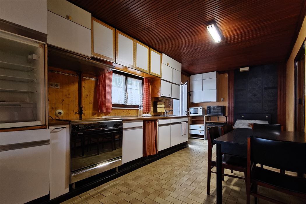 Op te frissen woning op zeer gunstige locatie nabij het centrum van Lanaken