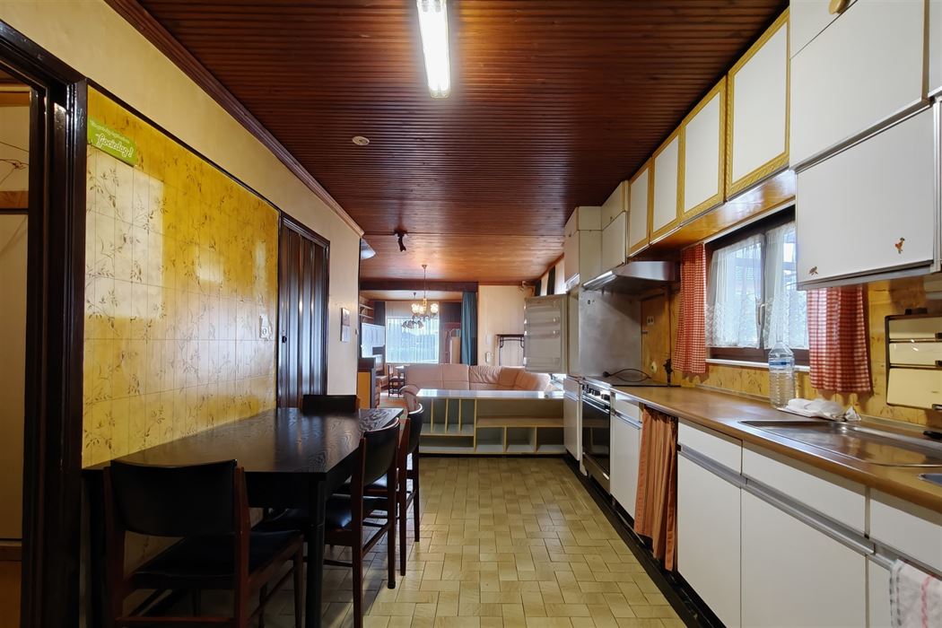 Op te frissen woning op zeer gunstige locatie nabij het centrum van Lanaken