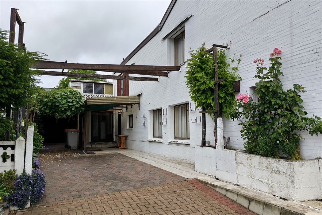 Op te frissen woning op zeer gunstige locatie nabij het centrum van Lanaken