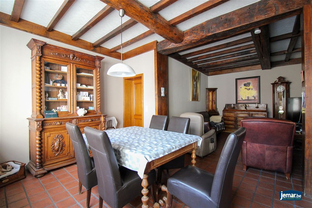 Karaktervol handelspand met woonst op toplocatie – ideaal om wonen en werken te combineren in het hart van Maasmechelen!