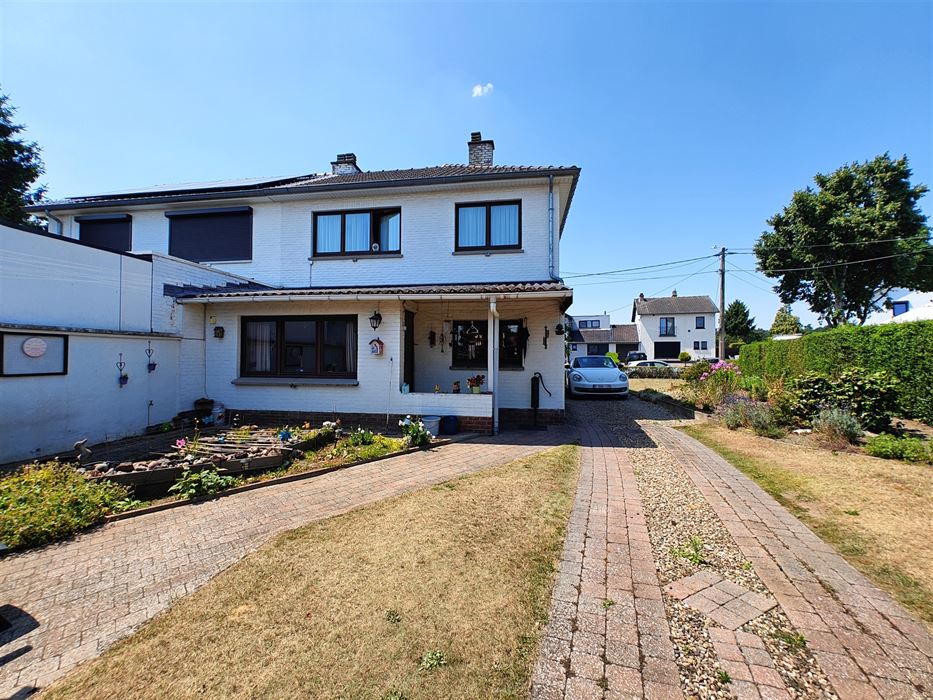 Renovatie woning met 3 slaapkamers garage en tuin