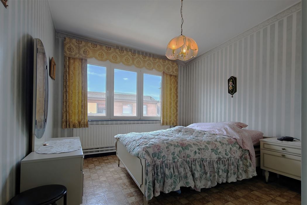 Goed onderhouden woning met 3 slpk. en 2 ingangen in Mopertingen