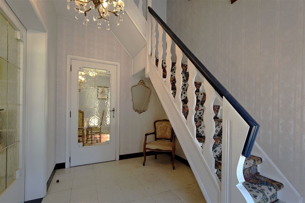 Goed onderhouden woning met 3 slpk. en 2 ingangen in Mopertingen