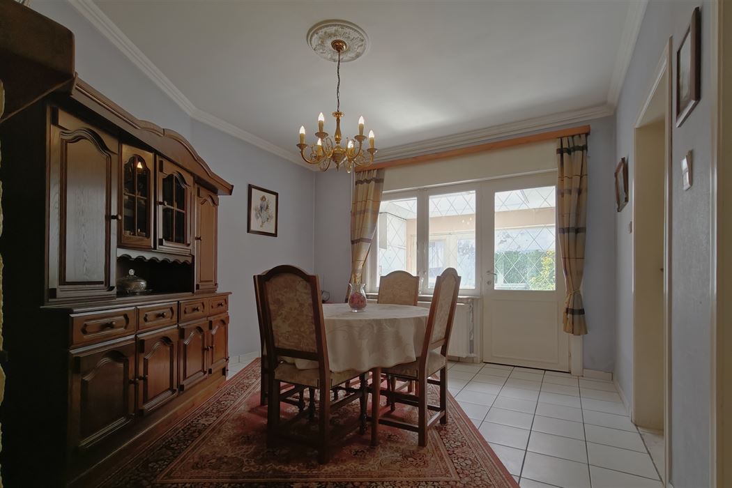 Goed onderhouden woning met 3 slpk. en 2 ingangen in Mopertingen