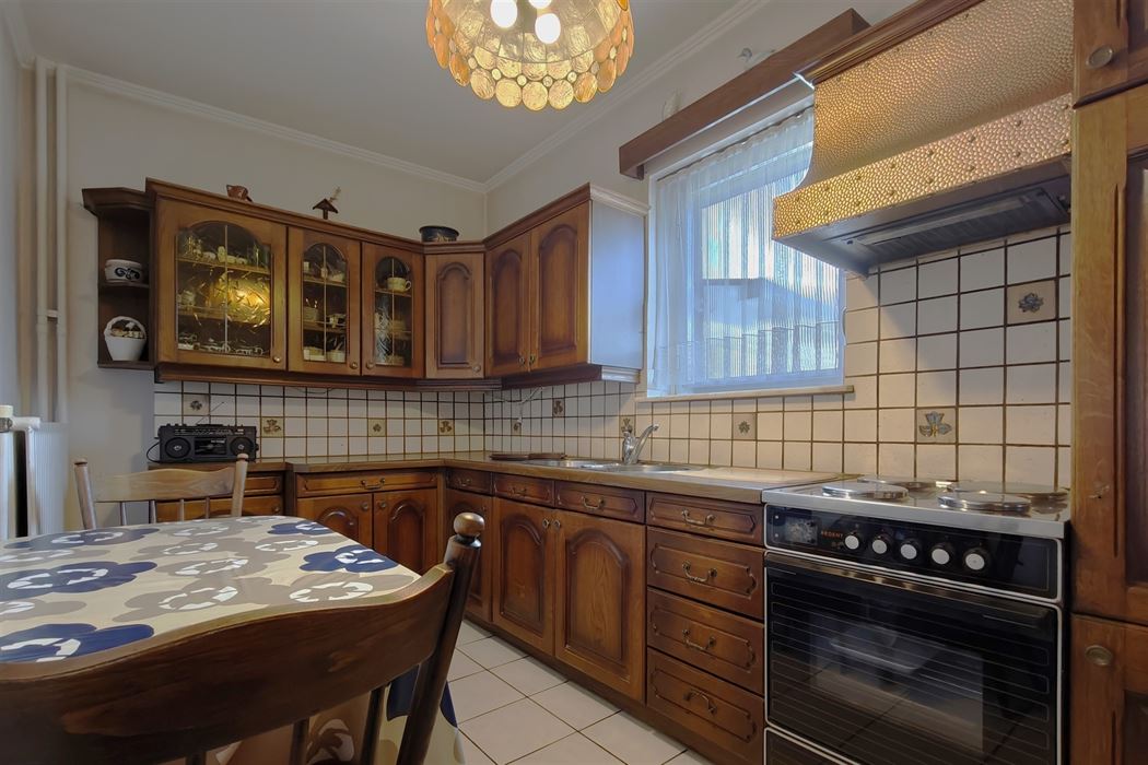 Goed onderhouden woning met 3 slpk. en 2 ingangen in Mopertingen