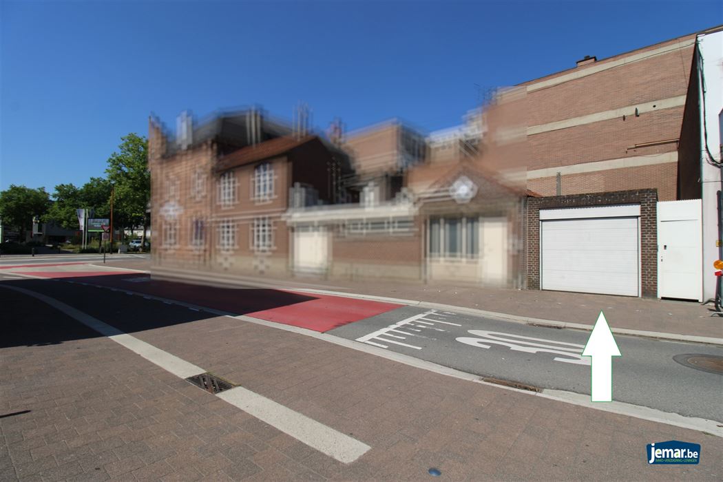 Karaktervol handelspand met woonst op toplocatie – ideaal om wonen en werken te combineren in het hart van Maasmechelen!