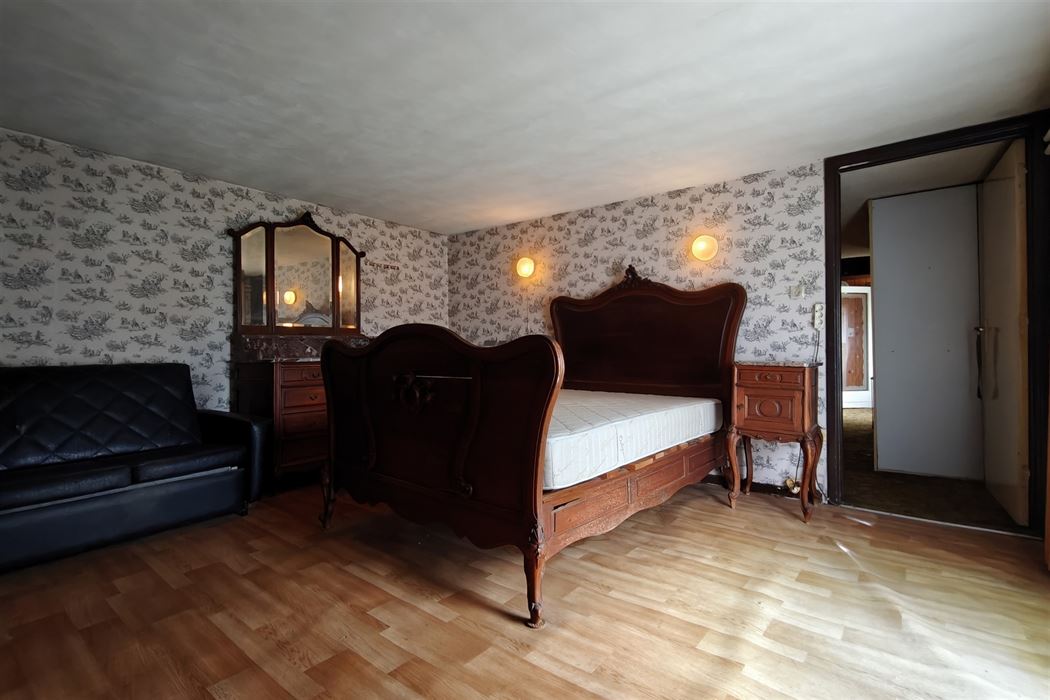 Op te frissen woning op zeer gunstige locatie nabij het centrum van Lanaken