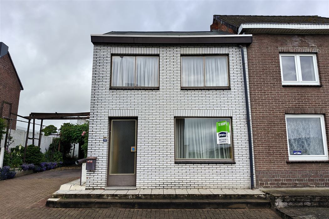Op te frissen woning op zeer gunstige locatie nabij het centrum van Lanaken