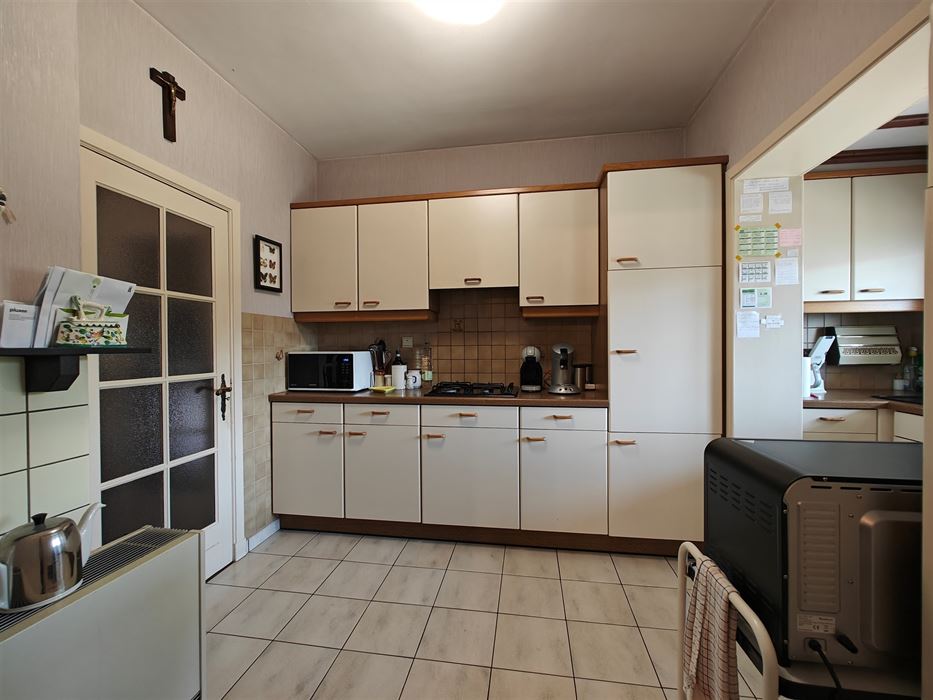 Renovatie woning met 3 slaapkamers garage en tuin